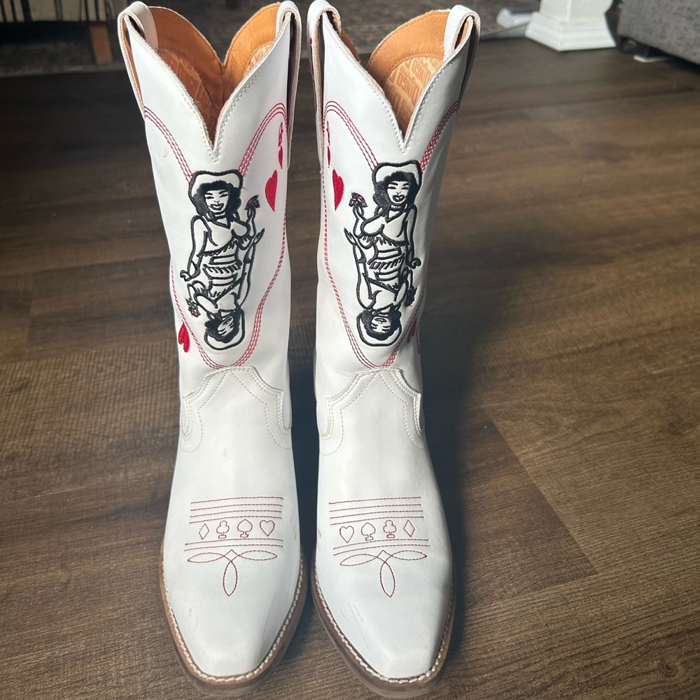 White Cowboy Boots queen of hearts